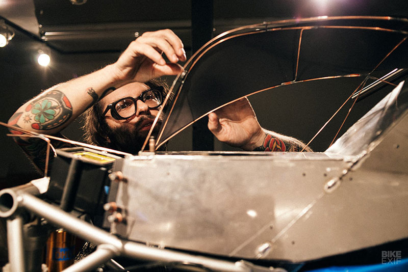 Sự trở lại hoành tráng của BMW R1200S huyền thoại